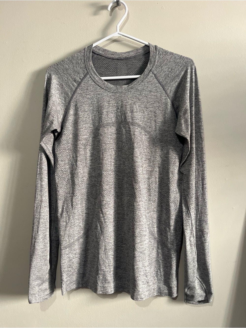 Lululemon swiftly long sleeve size 8
